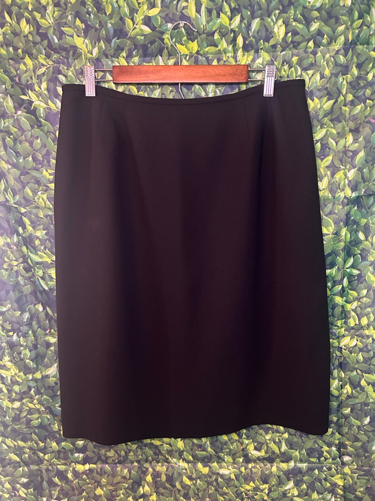 Le Suit Elegant Black Pencil Skirt